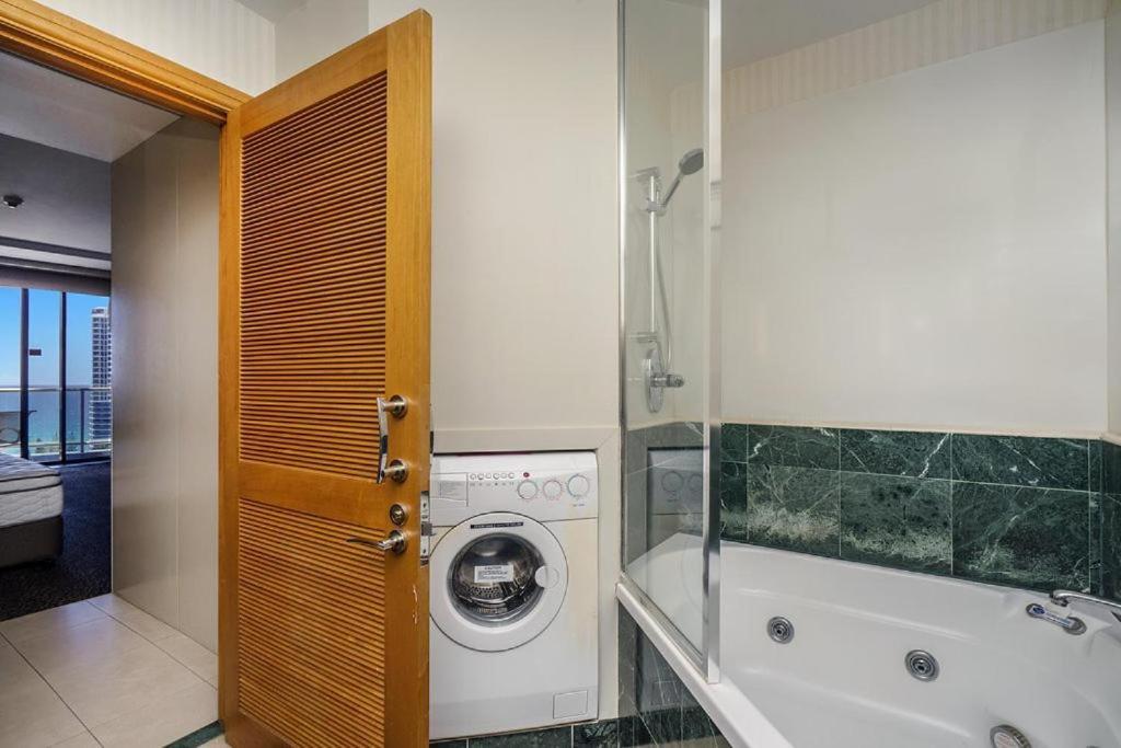 Deluxe Ocean Views Apartment Gold Coast Exterior foto